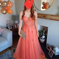 Splendido abito formale arancione