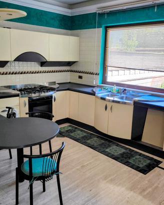 Cucina Snaidero bianca con penisola Pininfarina