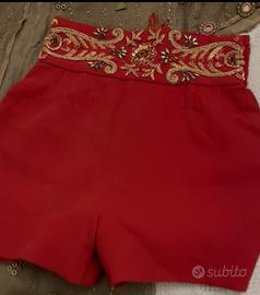 Pantaloncino con pietre fatto tutto a mano