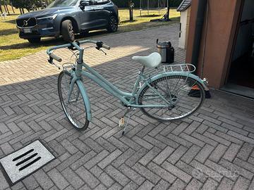 Bicicletta da città vintage verde salvia