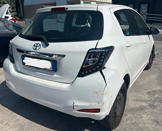 TOYOTA YARIS per ricambi usati
