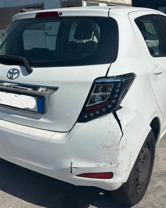 TOYOTA YARIS per ricambi usati