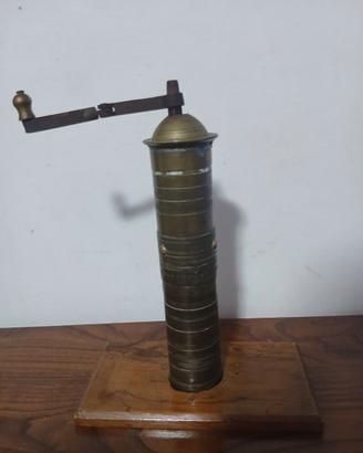 macinino manuale vintage in ottone
