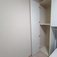 armadio con struttura a ponte colore bianco