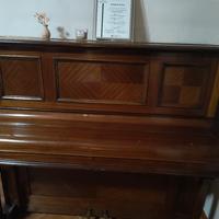 pianoforte a pareta
