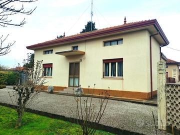 Casa indipendente con giardino