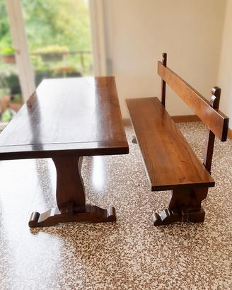 Tavolo in legno di castagno con panca e sedie