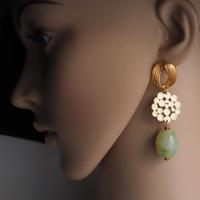 Orecchini con pietre dure di giada nuovi