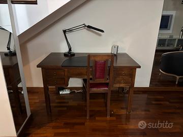 Scrivania in noce