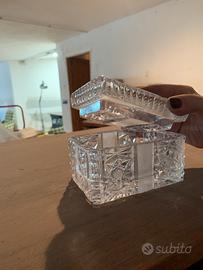 Scatola in vetro intagliato