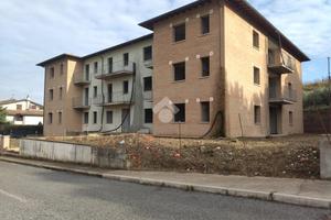 4 LOCALI A DERUTA