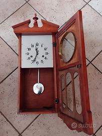 Orologio a pendolo a muro