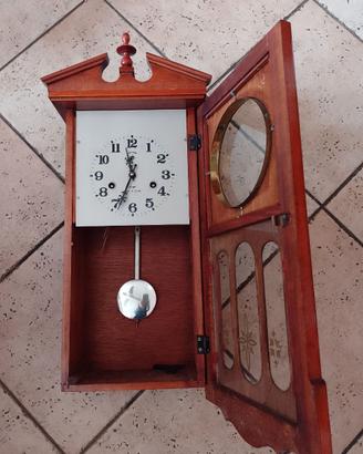 Orologio a pendolo a muro