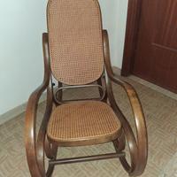 Sedia dondolo in legno