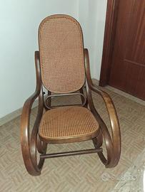 Sedia dondolo in legno