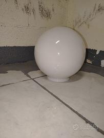 sfera vetro bianca lampada luce giardino applique