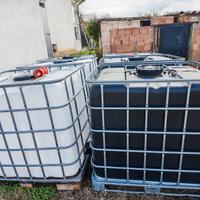 Cisterna IBC da 1000 litri con gabbia mettalica