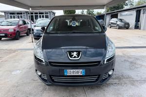 Peugeot 5008 1.6 HDi 112CV cambio robotizzato Tecn