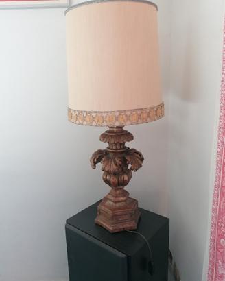 Lampada da tavolo in legno