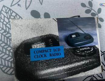 Conpact LCD clock radio