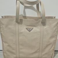 Borsa Prada shopping large in pelle