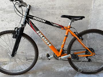 Bicicletta MTB da 26 pollici