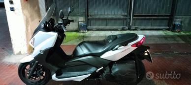 Yamaha X Max 400