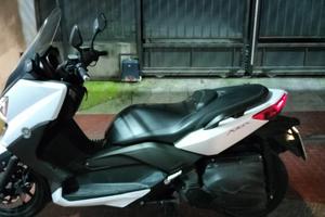 Yamaha X Max 400