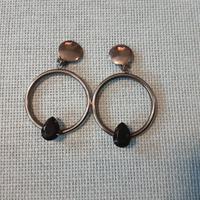 Orecchini vintage con pietra nera