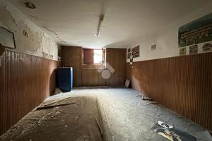 MONOLOCALE A CATANIA