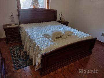 camera modello Monaco in legno tinta noce