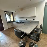 cucina moderna con penisola 