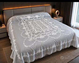 Copriletto organza con ricamo intaglio