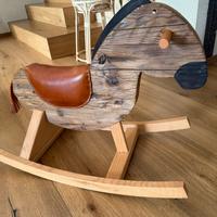 Cavallo a dondolo in legno