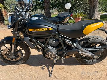 Ducati scrambler full throttle 800.