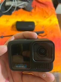 Gopro hero 13 black con accessori.