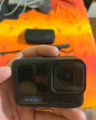 Gopro hero 13 black con accessori.
