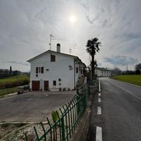 Bella casa singola con giardino