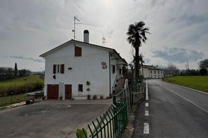 Bella casa singola con giardino