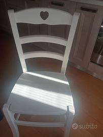 Sedie bianche shabby cuore