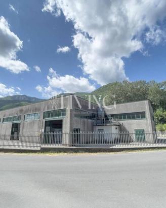Immobile di 1323 m² con più di 5 locali a Gallican