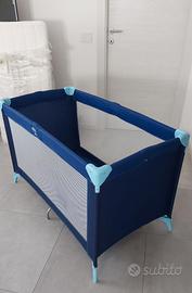 Lettino da campeggio Babideal con materasso.