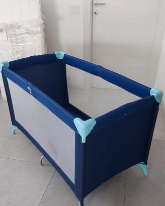 Lettino da campeggio Babideal con materasso.