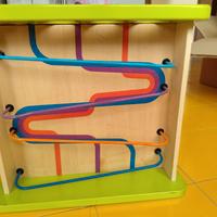 cubo in legno con vari giochi