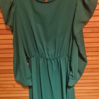 abito verde con maniche drappeggio