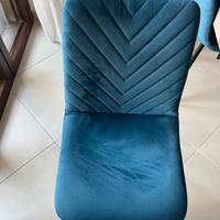 Tavolo in legno con sedie