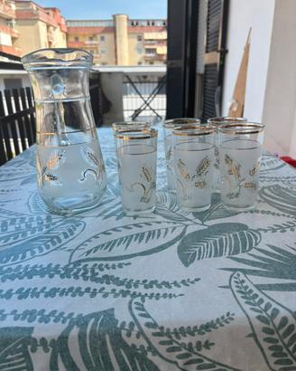 Brocca e bicchieri antiche