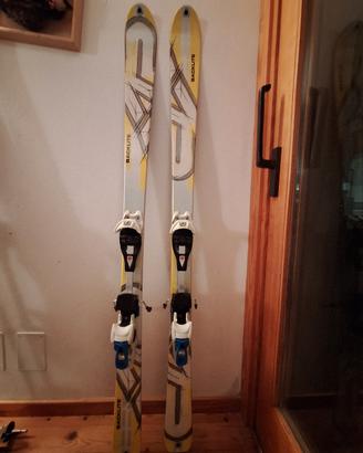sci d'alpinismo con attacchi 