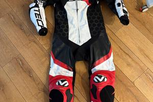 Tuta moto piu stivali