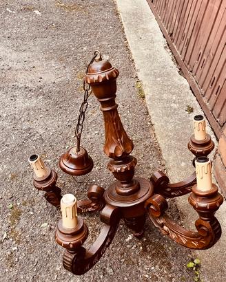 Lampadario in legno